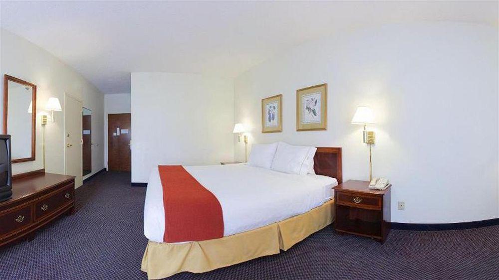 Holiday Inn Express Hillsborough-Durham Area By Ihg Kültér fotó
