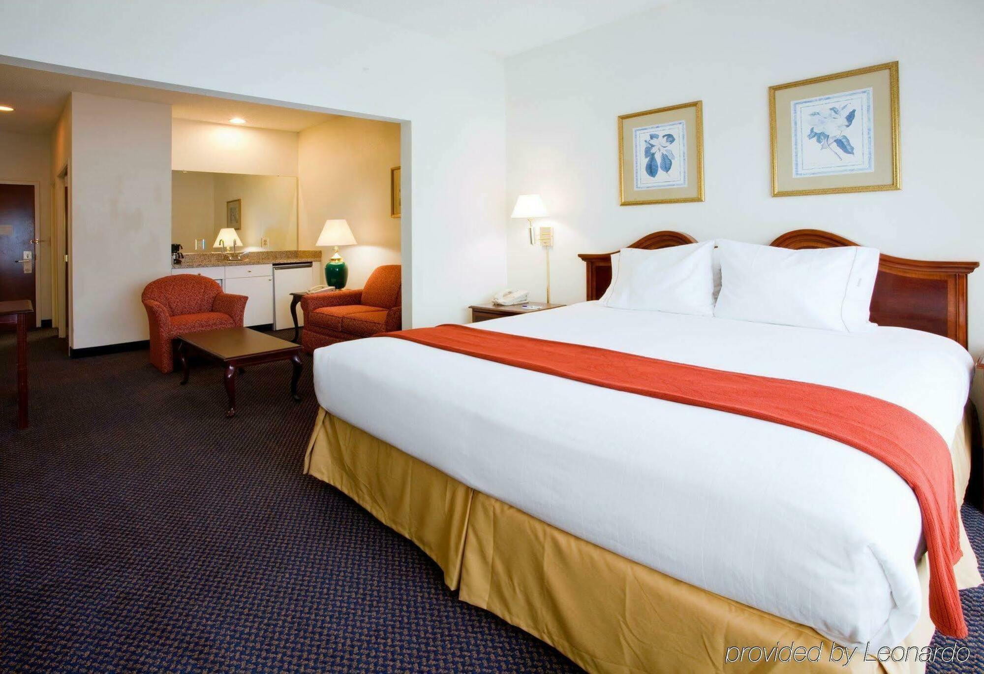 Holiday Inn Express Hillsborough-Durham Area By Ihg Kültér fotó