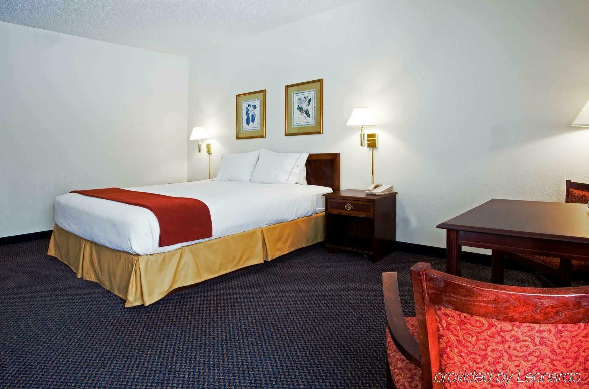 Holiday Inn Express Hillsborough-Durham Area By Ihg Kültér fotó