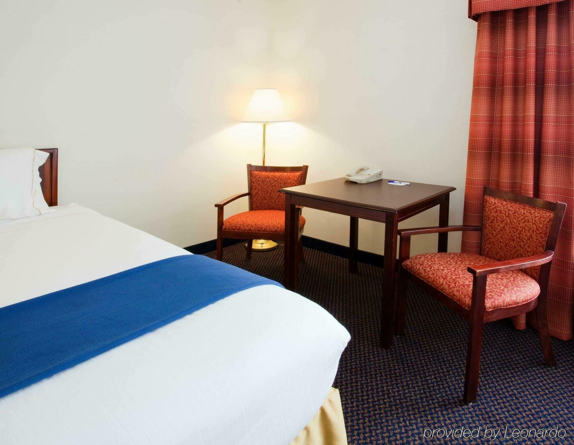 Holiday Inn Express Hillsborough-Durham Area By Ihg Kültér fotó
